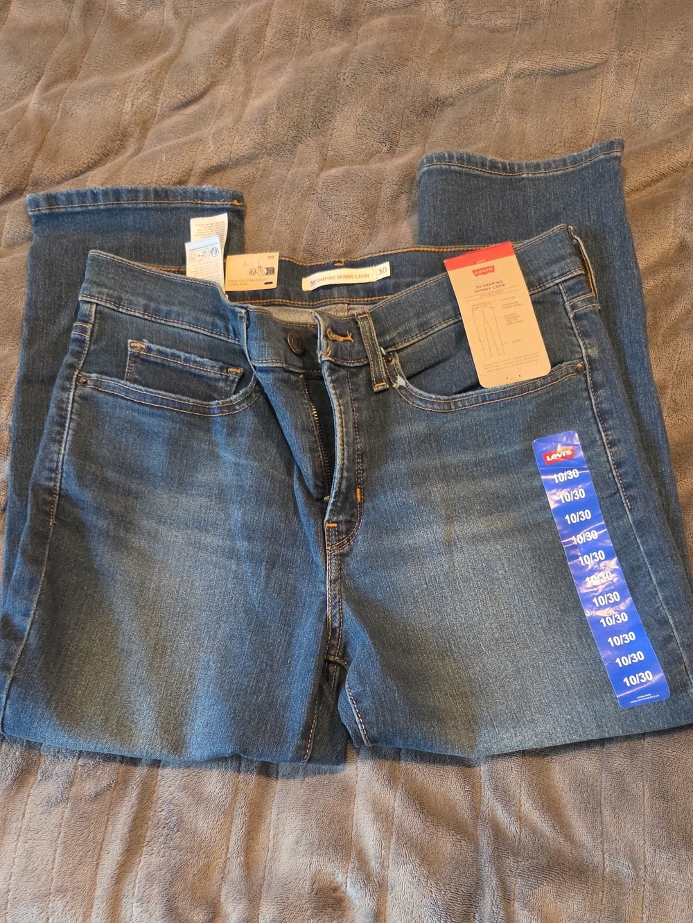 NWT Levi's Women's 311 Shaping Skinny Capri Size 10/30